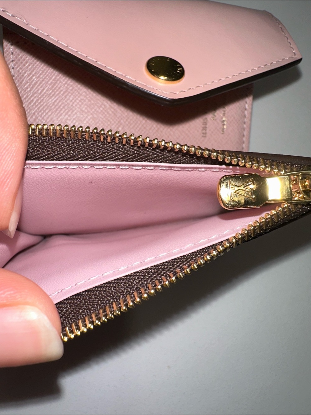 Louis Vuitton Zoé Wallet - Picture 9 of 16